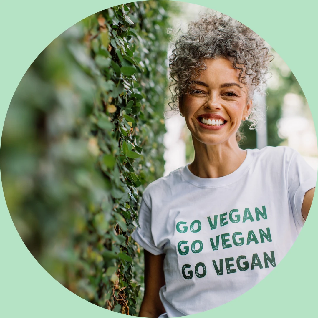 Frau, die vegan lebt.
